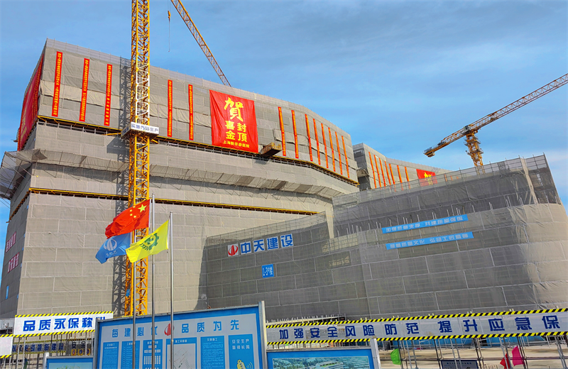 2024年10月30日，尊龙时凯三建上海新华泰医院项目主体封顶。